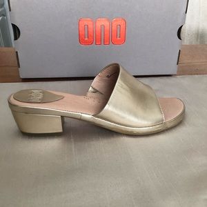 BNIB ONO Bo Gold Leather Slide Sandals - 7M